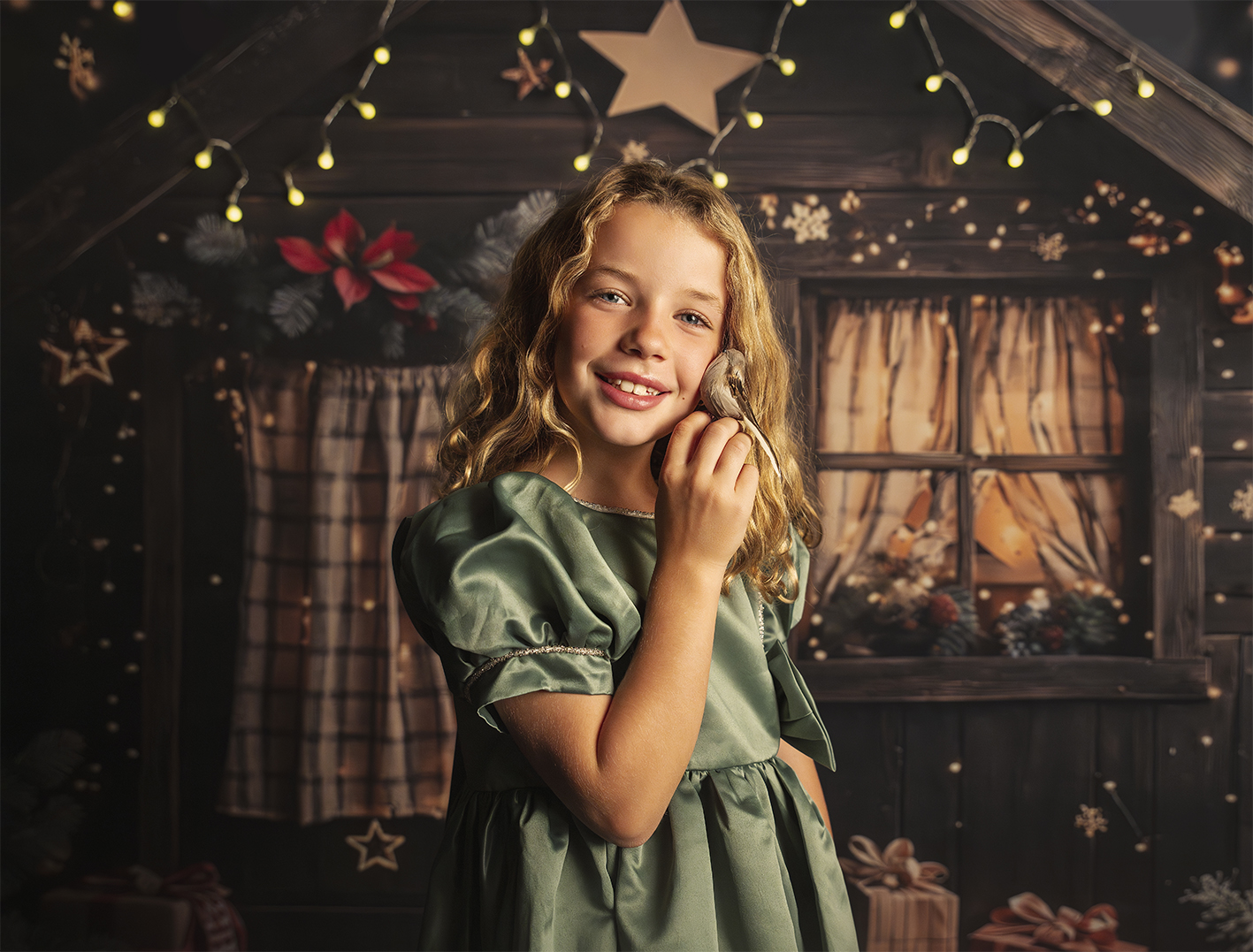 Foto de niña con pájaro Sesión fotográfica infantil Navidad